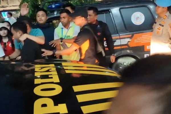 persija-dikalahkan-persib-keributan-pecah-di-stadion-segiri-samarinda-mmj
