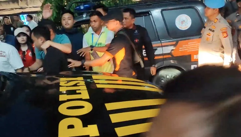 persija-dikalahkan-persib-keributan-pecah-di-stadion-segiri-samarinda-mmj