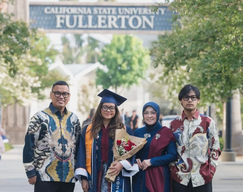 potret-cinta-kuya-lulus-kuliah-di-california-state-university-fullerton-astrid-kuya-terharu-yzp
