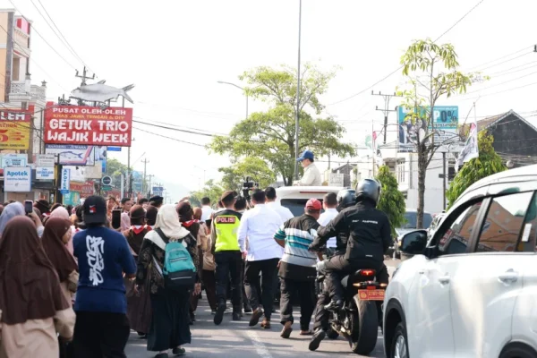 prabowo-minta-pindad-buat-mobil-khusus-presiden-untuk-sapa-warga-jkf