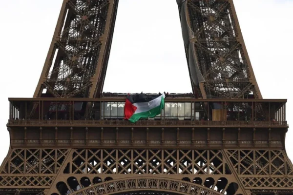 prancis-tangkap-6-orang-karena-kibarkan-bendera-palestina-di-menara-eiffel-nag