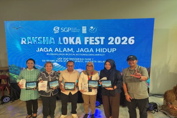 raksha-loka-fest-di-jaksel-tim-fia-ui-dorong-literasi-keuangan-komunitas-iklim-ihe
