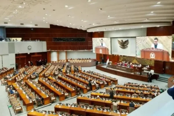 rapat-paripurna-setujui-revisi-uu-polri-sebagai-usul-inisiatif-dpr-dqg