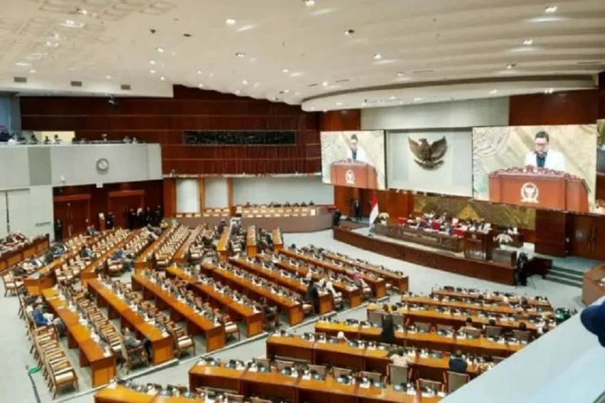 rapat-paripurna-setujui-revisi-uu-polri-sebagai-usul-inisiatif-dpr-dqg