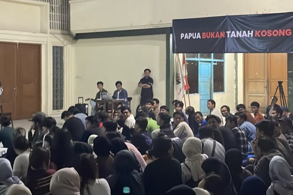 ratusan-peserta-padati-nobar-pesta-babi-di-sekretariat-pmkri-jakarta-pusat-mcj
