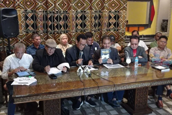 refly-harun-ragukan-kasus-ijazah-jokowi-bisa-p21-cfk