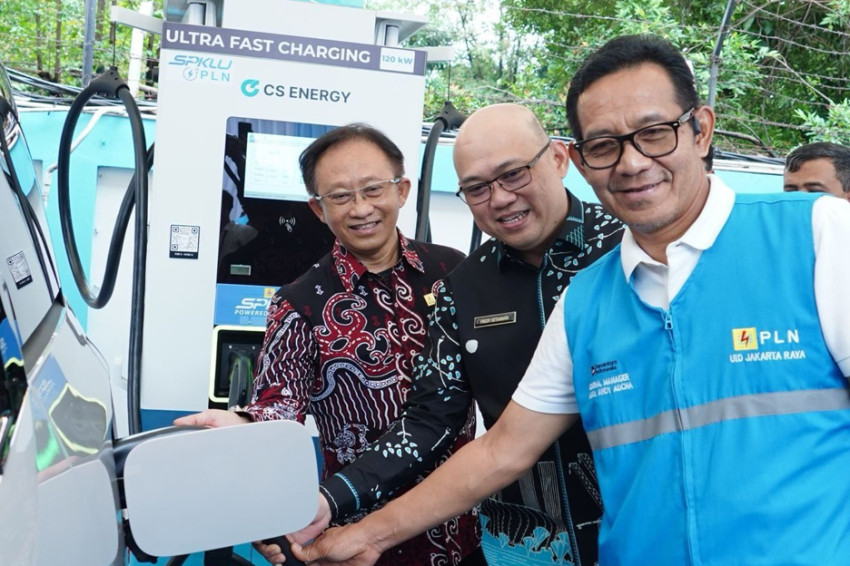 resmikan-spklu-ke5000-di-priok-pln-perkuat-infrastruktur-kendaraan-listrik-itw