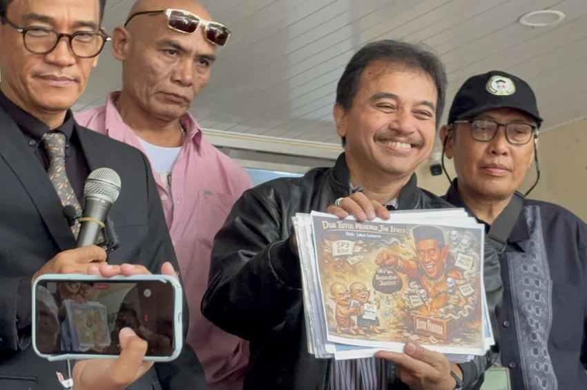 roy-suryo-cs-laporkan-rismon-sianipar-dan-istrinya-ke-polda-metro-jaya-ocm