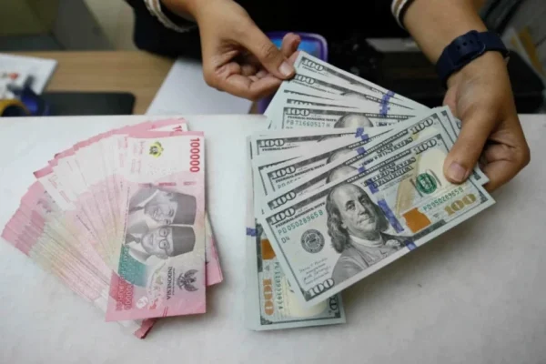 rupiah-pekan-depan-diramal-masih-di-atas-rp17000-per-dolar-as-dft