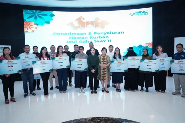 salurkan-puluhan-hewan-kurban-angela-tanoesoedibjo-tekankan-keikhlasan-dan-semangat-gotong-royong-apj