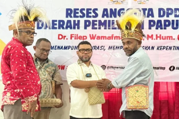 soroti-investasi-di-fakfak-anggota-dpd-ri-filep-hormati-hak-masyarakat-adat-dpx