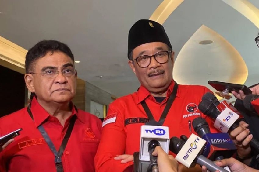 soroti-kasus-tudingan-ijazah-palsu-jokowi-djarot-tunjukkan-aslinya-nggak-usah-pakai-drama-di-pengadilan-wrt