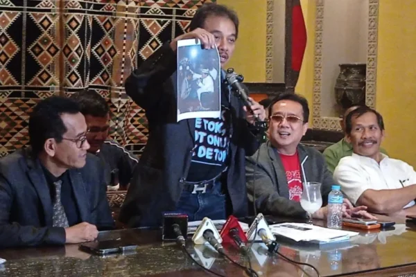 tanggapi-rencana-pengumuman-status-perkara-ijazah-jokowi-roy-suryo-p21-bukan-akhir-wpx