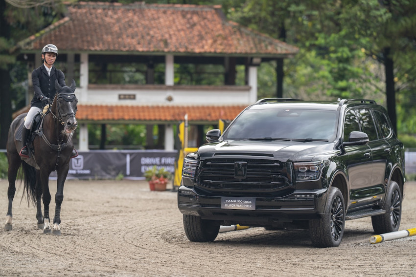 tank-500-black-warrior-saat-mobil-offroad-berdandan-ala-batman-mhe