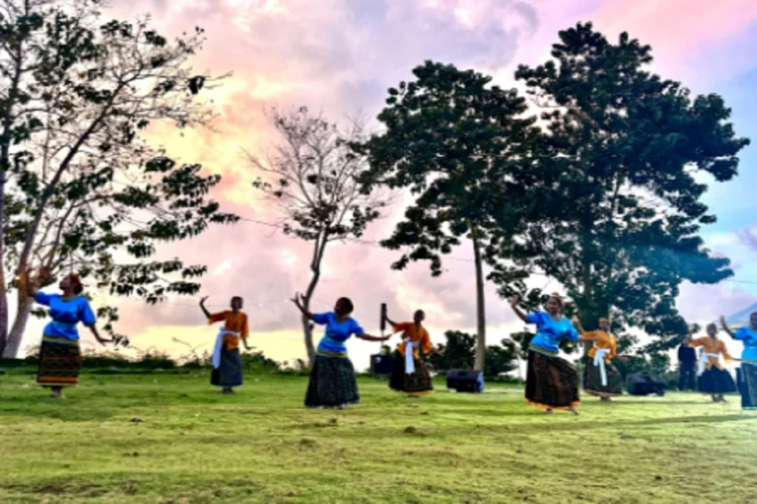 tari-tradisional-hingga-musik-bambu-meriahkan-weekend-at-parapuar-di-labuan-bajo-hzd