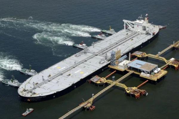 tiga-kapal-tanker-tujuan-china-dan-india-diamdiam-tinggalkan-selat-hormuz-begini-caranya-pzw