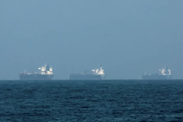 tiga-tanker-minyak-berhasil-lolos-dari-selat-hormuz-begini-strateginya-knf