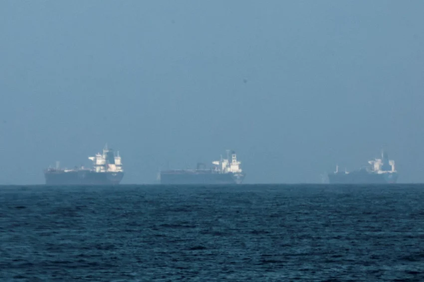 tiga-tanker-minyak-berhasil-lolos-dari-selat-hormuz-begini-strateginya-knf