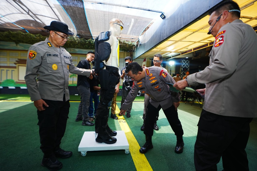 tindak-lanjuti-kprp-polri-susun-mepe-yang-atur-peralatan-standar-kepolisian-czf