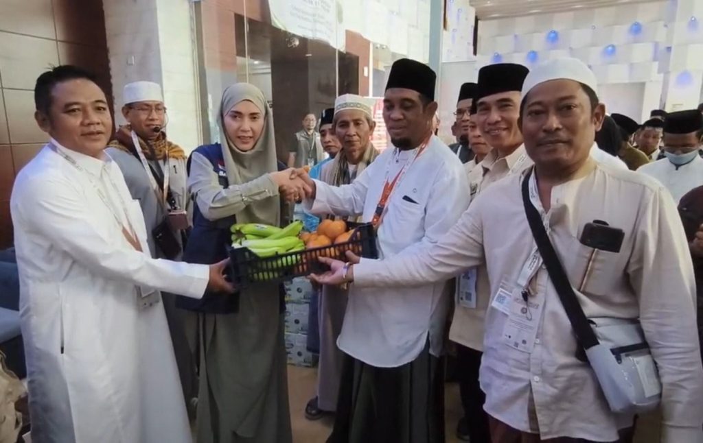 tinjau-jemaah-haji-ntb-di-mekkah-sari-yuliati-serap-aspirasi-dan-pastikan-pelayanan-jemaah-optimal-kbb