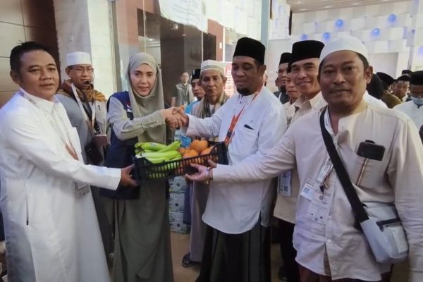 tinjau-jemaah-haji-ntb-di-mekkah-sari-yuliati-serap-aspirasi-dan-pastikan-pelayanan-jemaah-optimal-kbb