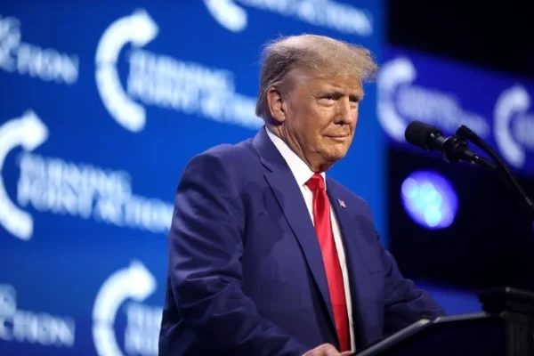 trump-menuju-ruang-situasi-gedung-putih-saat-kesepakatan-gencatan-senjata-asiran-terancam-spg