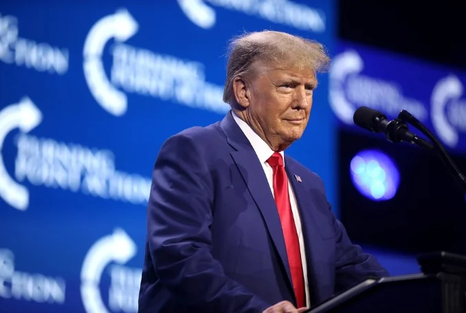 trump-menuju-ruang-situasi-gedung-putih-saat-kesepakatan-gencatan-senjata-asiran-terancam-spg