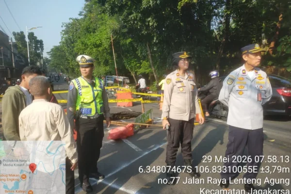 update-jalan-ambles-di-lenteng-agung-kendaraan-arah-depok-masih-bisa-melintas-satu-jalur-bmt