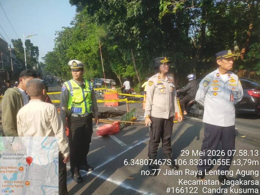 update-jalan-ambles-di-lenteng-agung-kendaraan-arah-depok-masih-bisa-melintas-satu-jalur-bmt