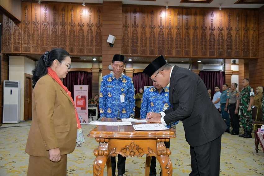 wali-kota-agustina-resmi-lantik-handi-priyanto-sebagai-sekda-kota-semarang-glx