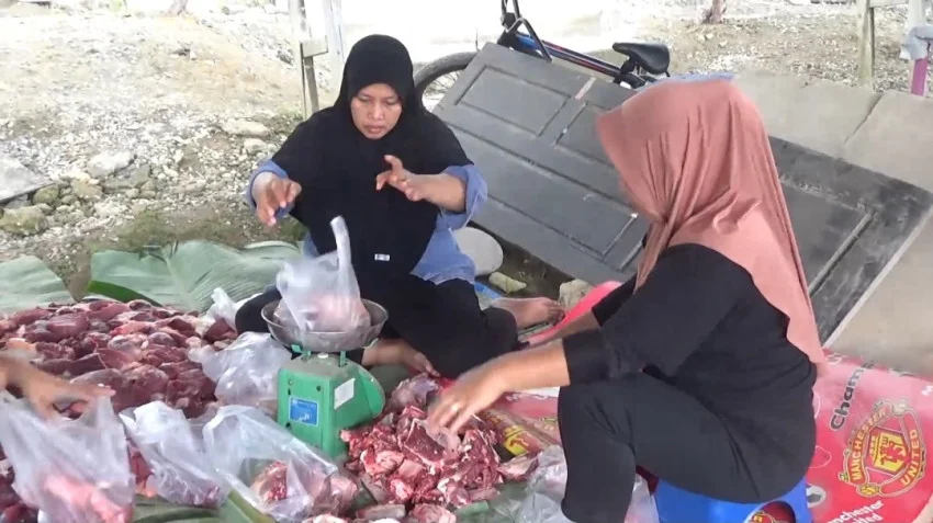 warga-kendari-bersyukur-terima-daging-kurban-dari-partai-perindo-uly