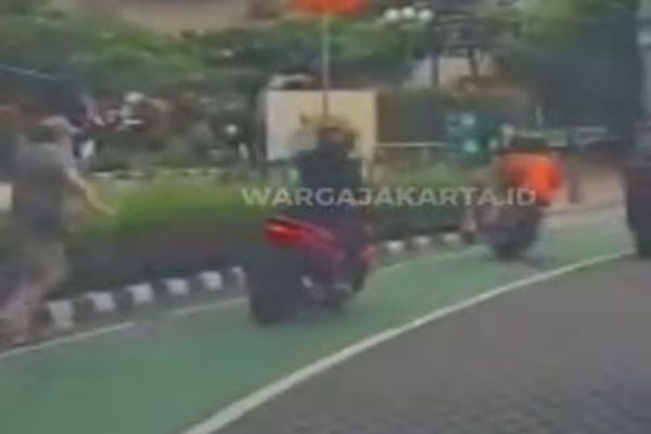 wna-italia-dijambret-di-bundaran-hi-pelaku-bermotor-merah-diburu-polisi-rqr