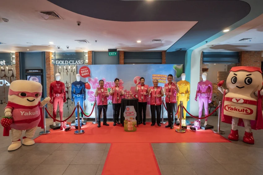 yakult-resmi-luncurkan-varian-stroberi-di-indonesia-mulai-dijual-1-juni-2026-iyn