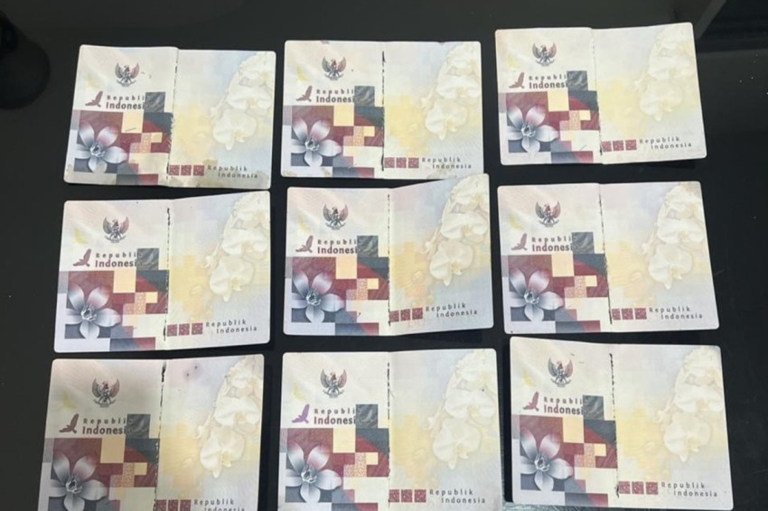 129-sampul-paspor-bekas-jemaah-haji-ditemukan-tercecer-di-serpong-imigrasi-dokumen-lama-vmn