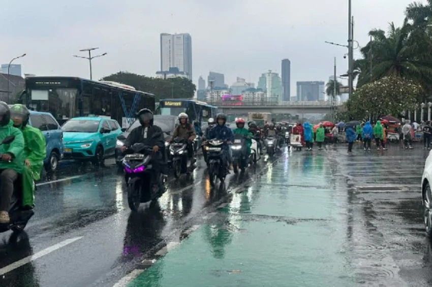 ada-demo-di-dpr-arus-lalin-di-jalan-gatot-subroto-tersendat-onb
