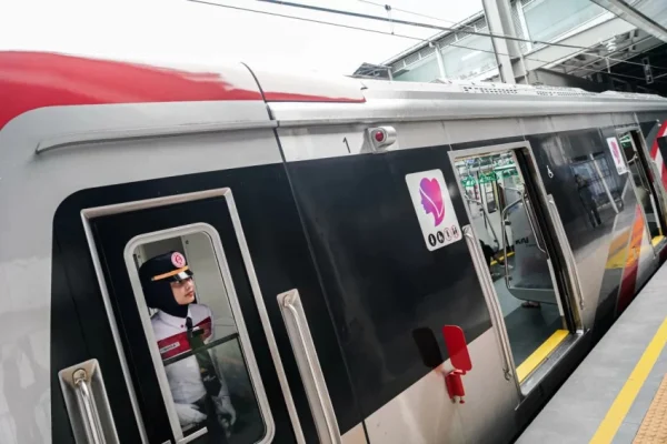 aksi-pelemparan-ke-krl-masih-terjadi-kai-commuter-ingatkan-pelaku-bisa-dipenjara-15-tahun-wfb