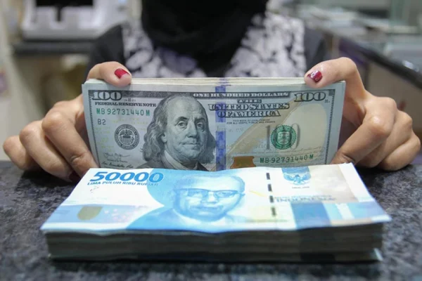 aliran-modal-asing-mulai-masuk-rupiah-membaik-tinggalkan-rp18000-per-dolar-as-ket