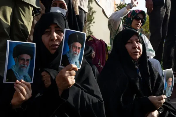 ayatollah-khamenei-sudah-lebih-dari-100-hari-meninggal-iran-tunda-lagi-penguburannya-vcg