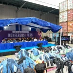bea-cukai-gagalkan-penyelundupan-baju-bekas-ilegal-senilai-rp374-miliar-ghz