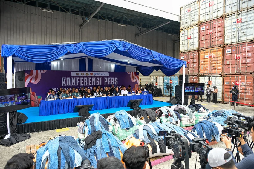 bea-cukai-gagalkan-penyelundupan-baju-bekas-ilegal-senilai-rp374-miliar-ghz