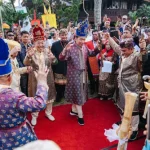 blusukan-jokowi-terima-gelar-adat-tertinggi-dari-5-kerajaan-adat-lampung-utv