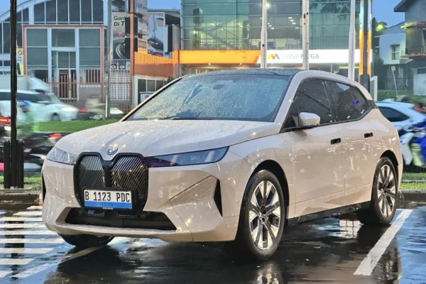 bmw-ix-xdrive45-kemewahan-sunyi-seharga-rp26-miliar-dtb