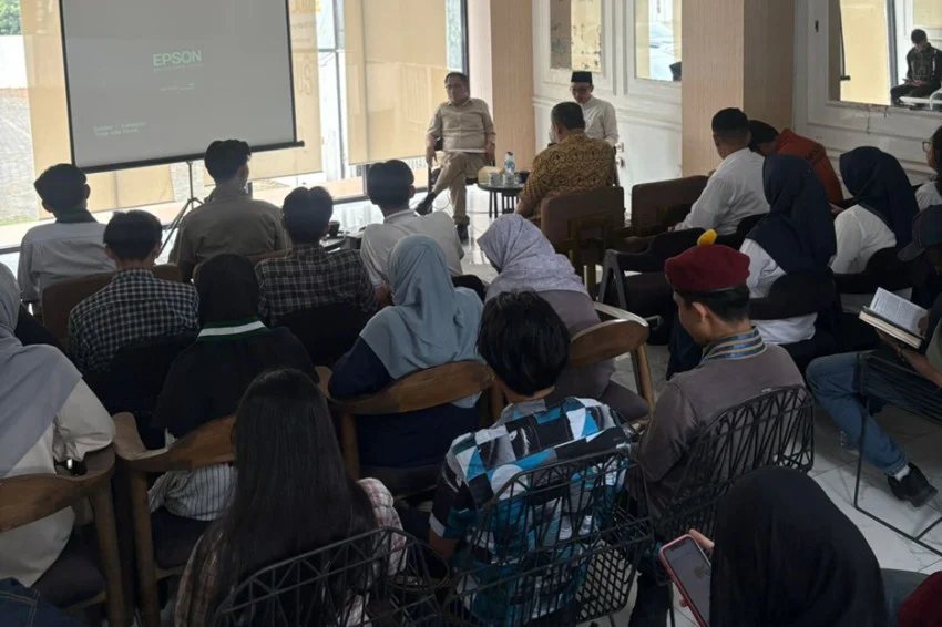 budiman-sudjatmiko-tepis-usir-mahasiswa-di-semarang-ynd