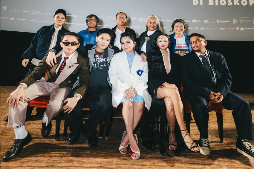 bukan-hantu-monster-pabrik-rambut-sajikan-horor-dari-dunia-kerja-yang-melelahkan-dzt