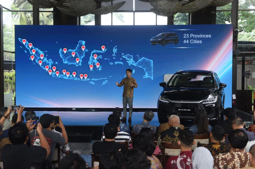 byd-m6-dm-diklaim-irit-65-kmliter-sudah-diuji-150-km-nyaris-tanpa-minum-bensin-xjj