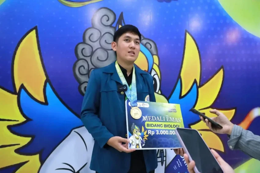cerita-al-davi-mahasiswa-kedokteran-unair-peraih-medali-emas-onmipapt-2026-bidang-biologi-ybp