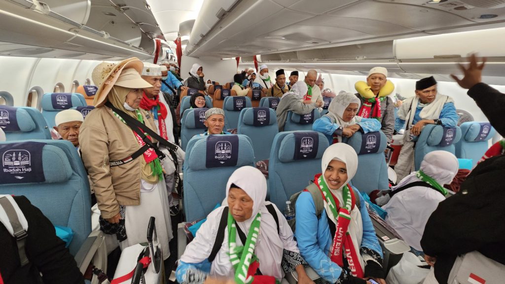 data-kemenhaj-6333-jemaah-haji-kembali-ke-tanah-air-izp
