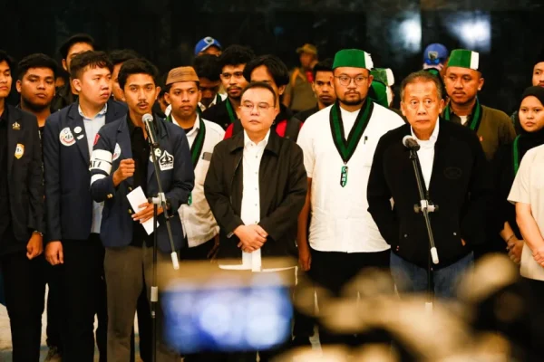 di-hadapan-pimpinan-dpr-mahasiswa-minta-pemerintah-tak-mainkan-isu-perut-rakyat-xkw