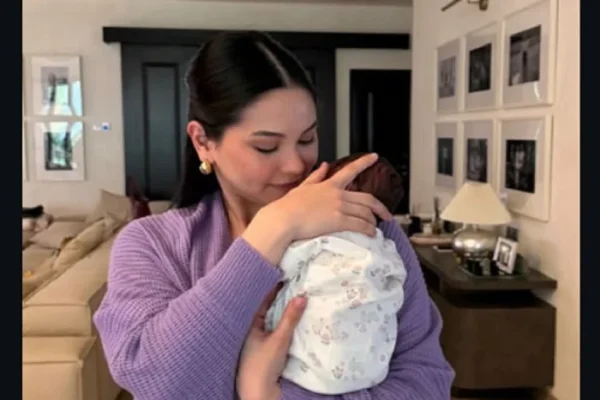 dilarang-sering-gendong-baby-soleil-alyssa-daguise-bantah-mitos-bayi-bau-tangan-unt
