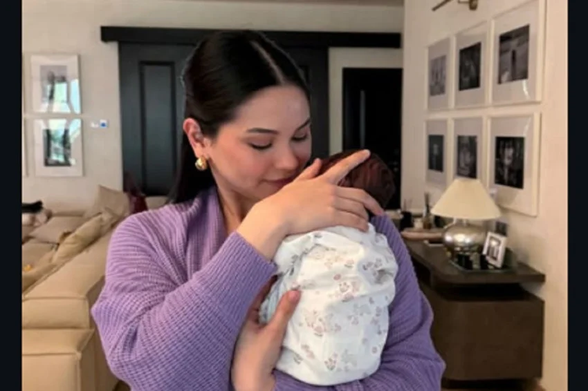 dilarang-sering-gendong-baby-soleil-alyssa-daguise-bantah-mitos-bayi-bau-tangan-unt